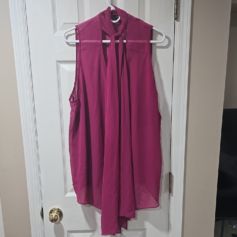 Chic Sleeveless Magenta Blouse